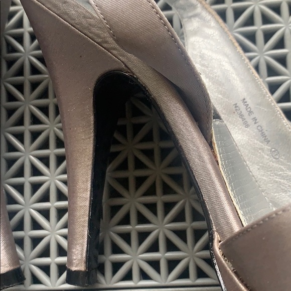 Silver heels size 6 - Picture 7 of 8